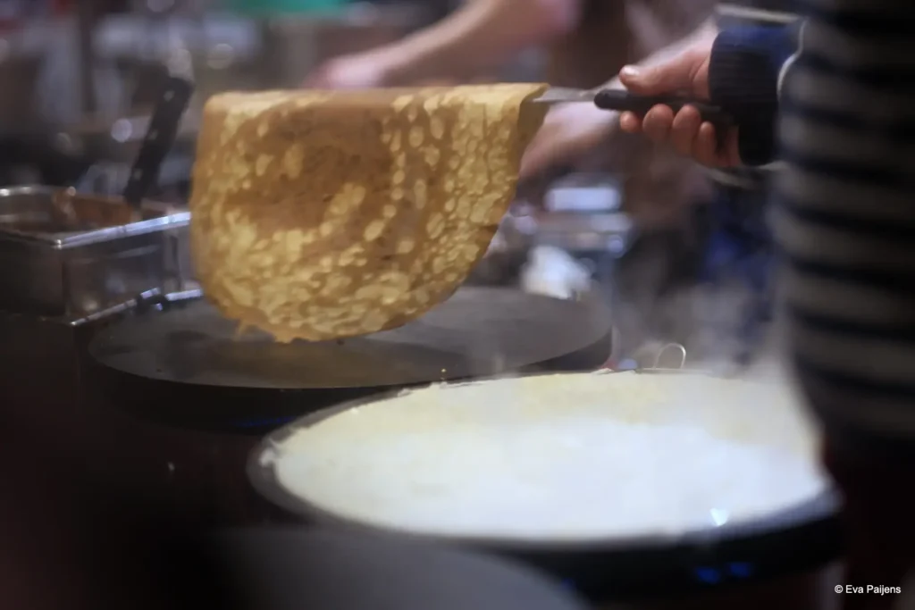 Punschabend mit der Cr&ecirc;perie Mobile @ Weihnachtsmarkt am Karlsplatz (10.12.2025) &ndash; Foto 4