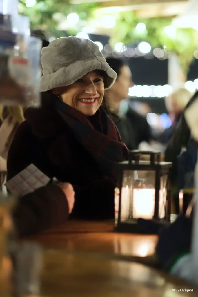 Punschabend mit der Cr&ecirc;perie Mobile @ Weihnachtsmarkt am Karlsplatz (10.12.2025) &ndash; Foto 19