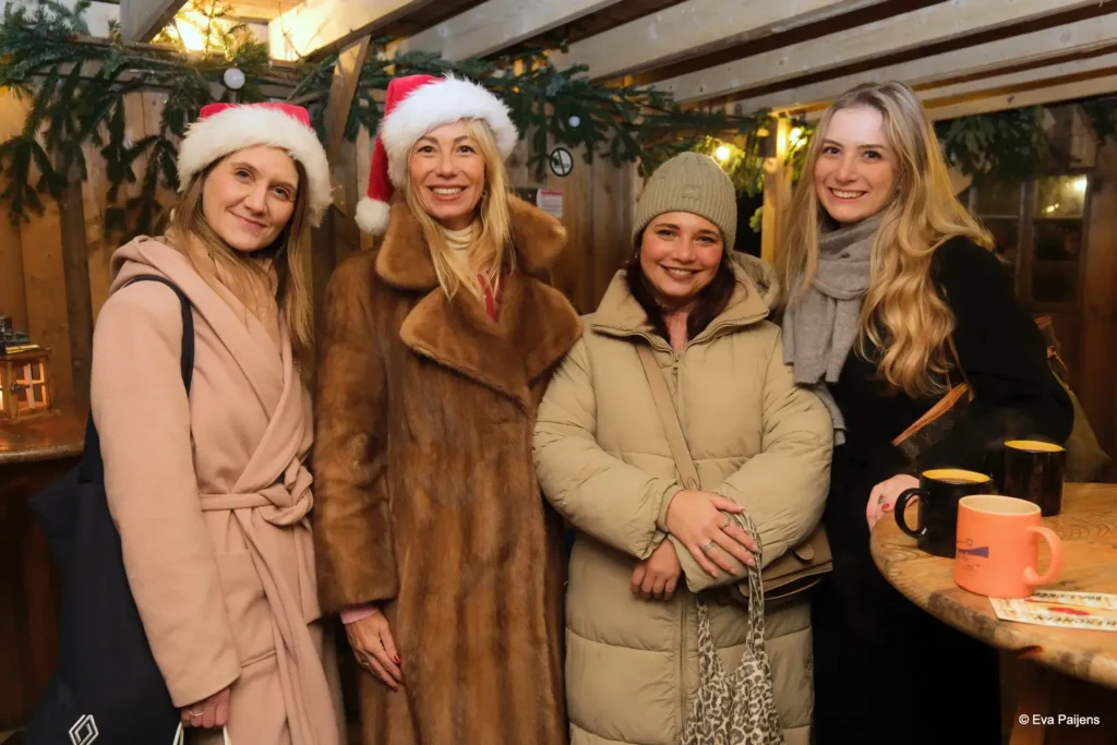 Punschabend mit der Cr&ecirc;perie Mobile @ Weihnachtsmarkt am Karlsplatz (10.12.2025) &ndash; Foto 32