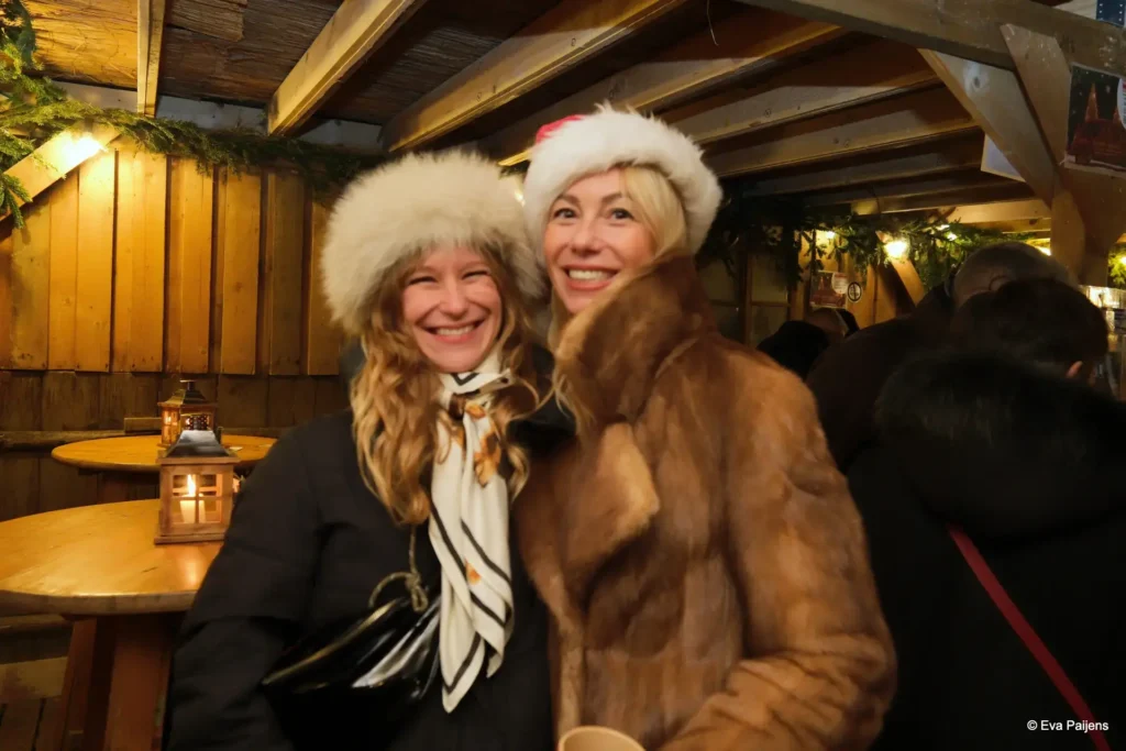 Punschabend mit der Cr&ecirc;perie Mobile @ Weihnachtsmarkt am Karlsplatz (10.12.2025) &ndash; Foto 33