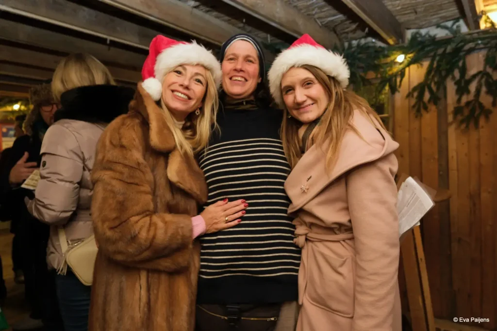 Punschabend mit der Cr&ecirc;perie Mobile @ Weihnachtsmarkt am Karlsplatz (10.12.2025) &ndash; Foto 34
