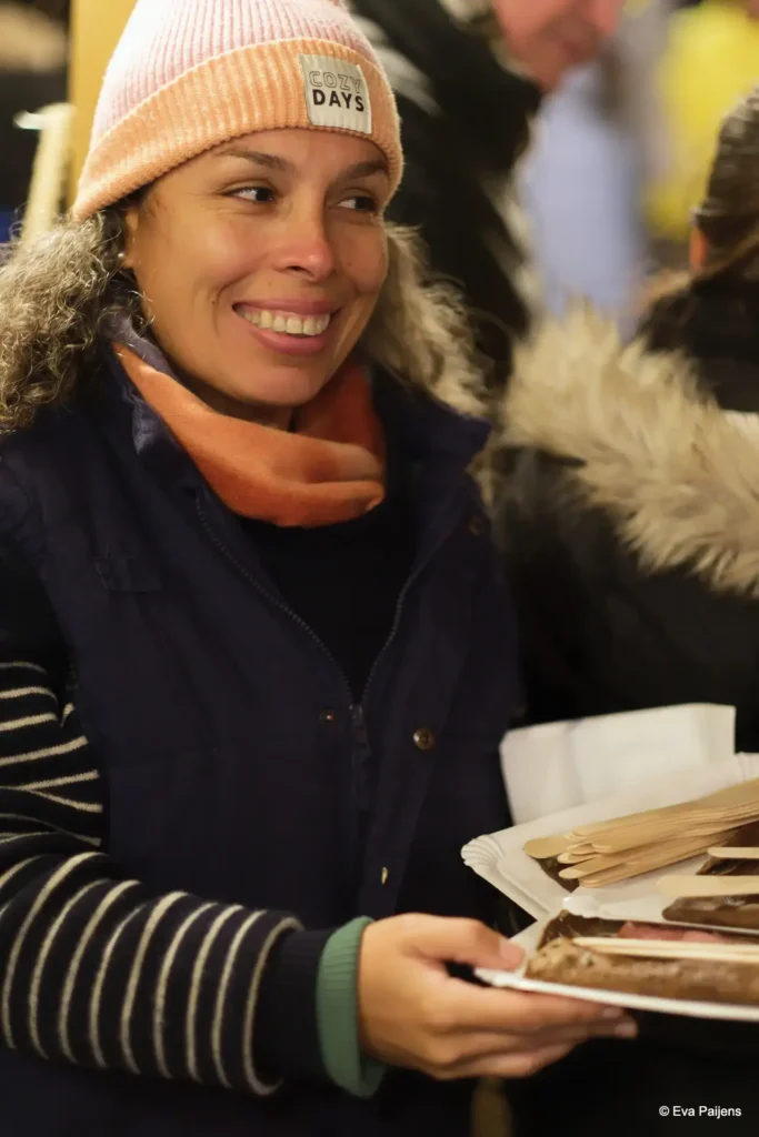 Punschabend mit der Cr&ecirc;perie Mobile @ Weihnachtsmarkt am Karlsplatz (10.12.2025) &ndash; Foto 54