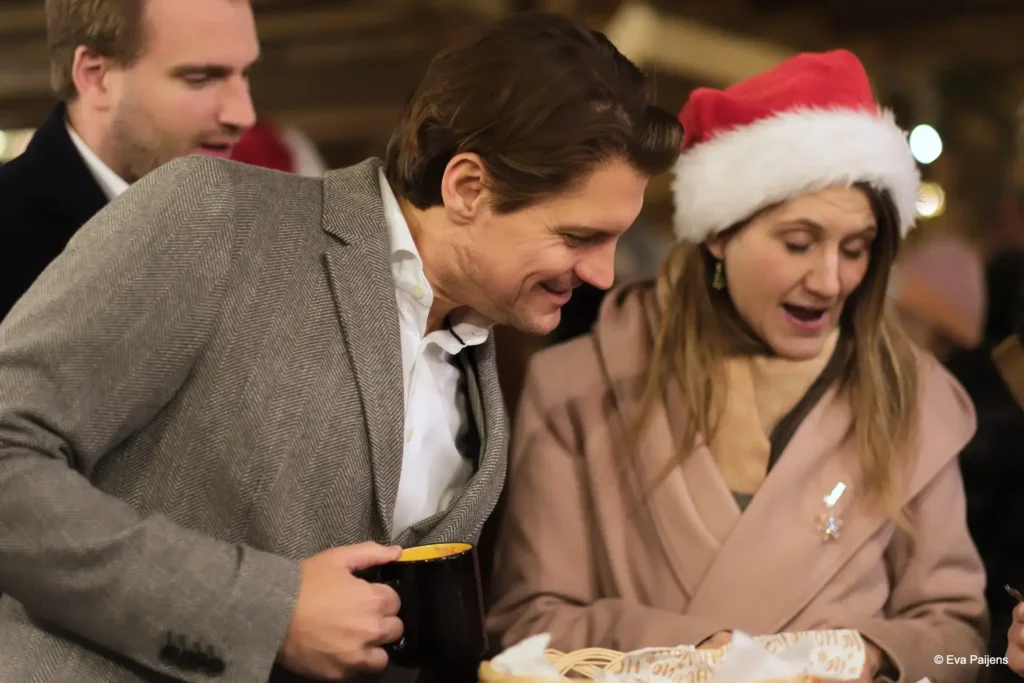 Punschabend mit der Cr&ecirc;perie Mobile @ Weihnachtsmarkt am Karlsplatz (10.12.2025) &ndash; Foto 57