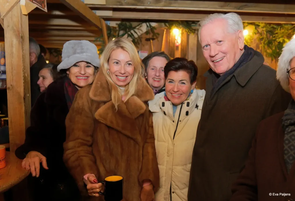 Punschabend mit der Cr&ecirc;perie Mobile @ Weihnachtsmarkt am Karlsplatz (10.12.2025) &ndash; Foto 63