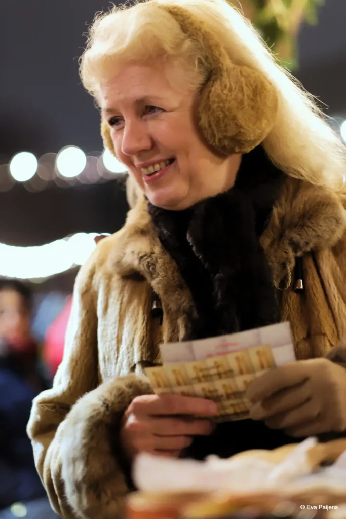 Punschabend mit der Cr&ecirc;perie Mobile @ Weihnachtsmarkt am Karlsplatz (10.12.2025) &ndash; Foto 68