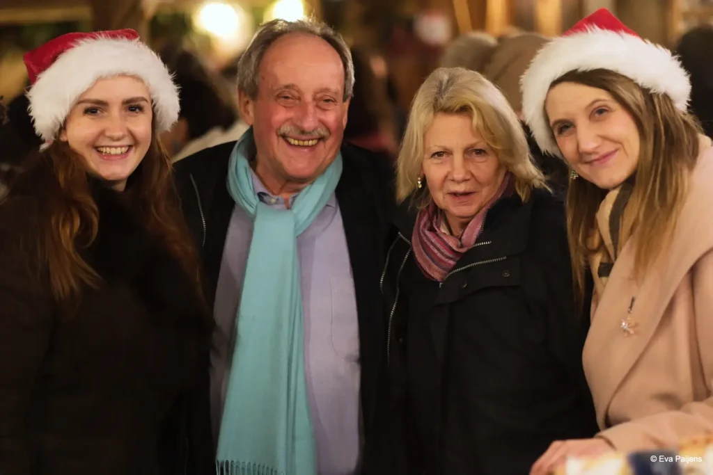 Punschabend mit der Cr&ecirc;perie Mobile @ Weihnachtsmarkt am Karlsplatz (10.12.2025) &ndash; Foto 85