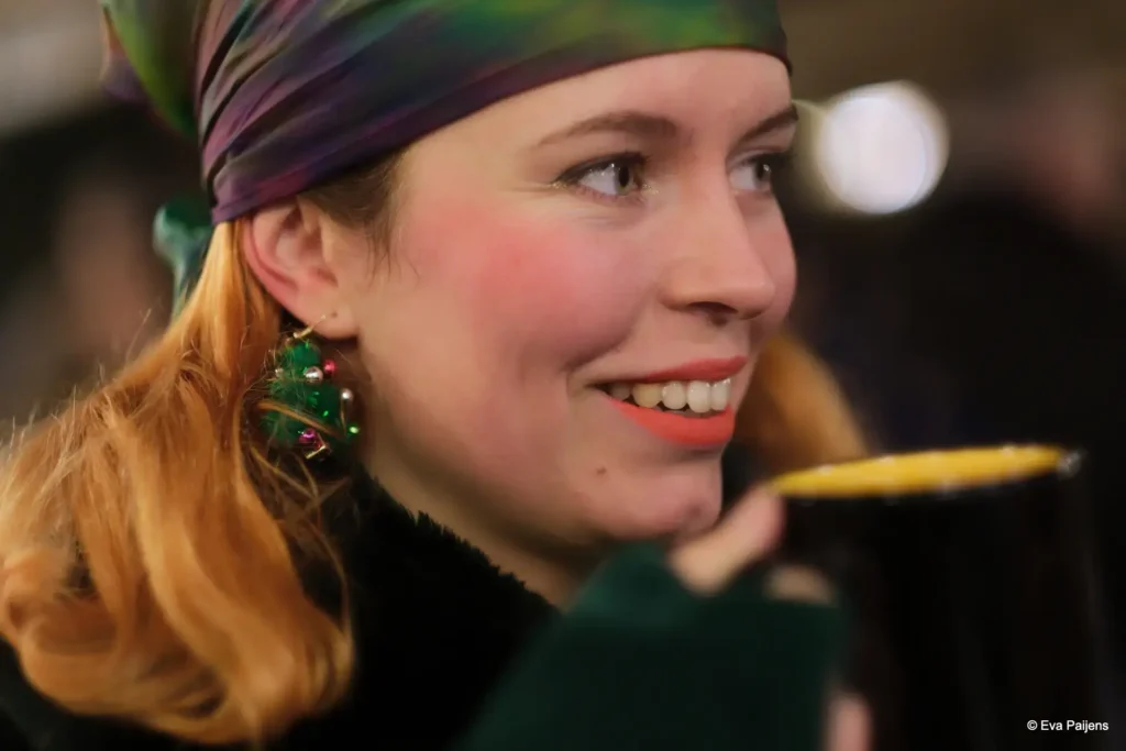 Punschabend mit der Cr&ecirc;perie Mobile @ Weihnachtsmarkt am Karlsplatz (10.12.2025) &ndash; Foto 94