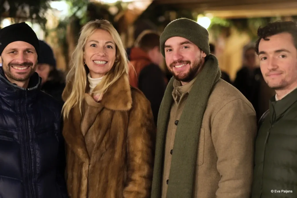 Punschabend mit der Cr&ecirc;perie Mobile @ Weihnachtsmarkt am Karlsplatz (10.12.2025) &ndash; Foto 105