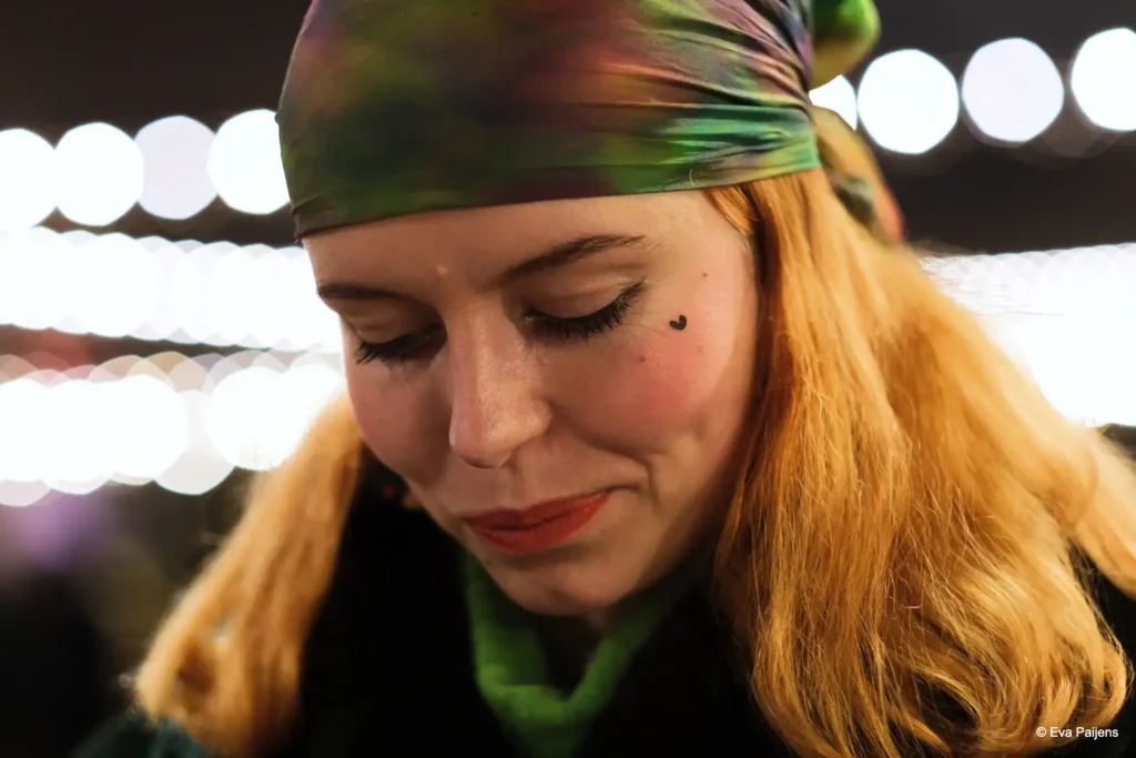 Punschabend mit der Cr&ecirc;perie Mobile @ Weihnachtsmarkt am Karlsplatz (10.12.2025) &ndash; Foto 109